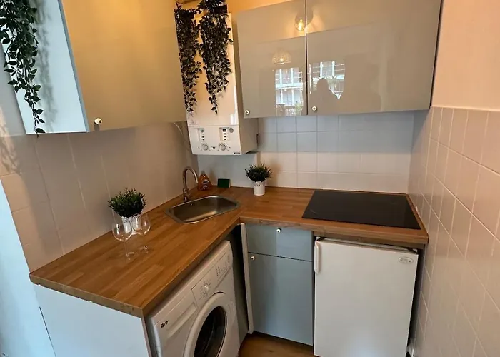 Apartment Bohemian In Close To Sea With Parking